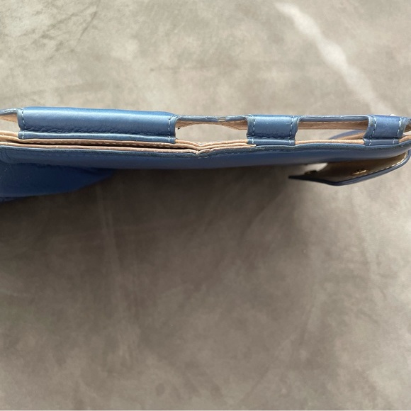 Tory Burch leather ipad case (fits 2,3 and 4) - Picture 8 of 11